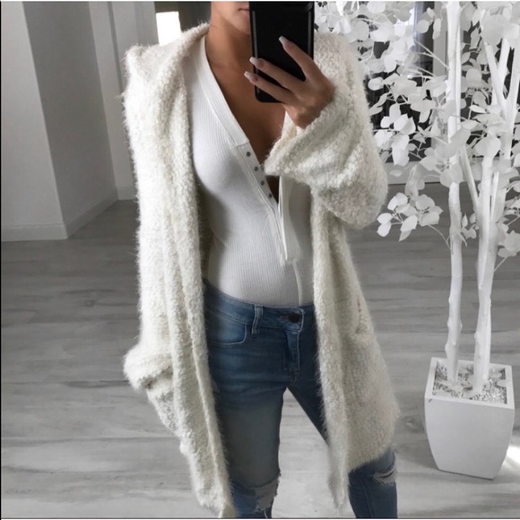 ekattire Sweaters - 🐏REPOSH ekAttire BRADSHAW Ivory Cardigan🐏